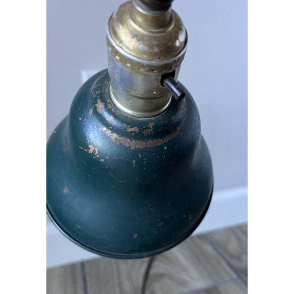 VINTAGE Curved Ark Crescent Arm Brass Lamp Green Metal Shade Banker Desk Lamp - Picture 6 of 11
